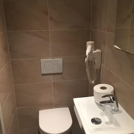 מלון The Old Nickel *