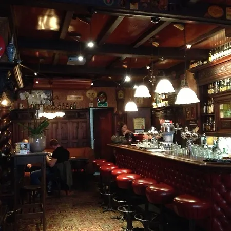 The Old Nickel מלון