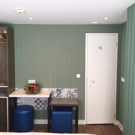 מלון The Old Nickel *