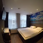 老尼克尔酒店 酒店 *